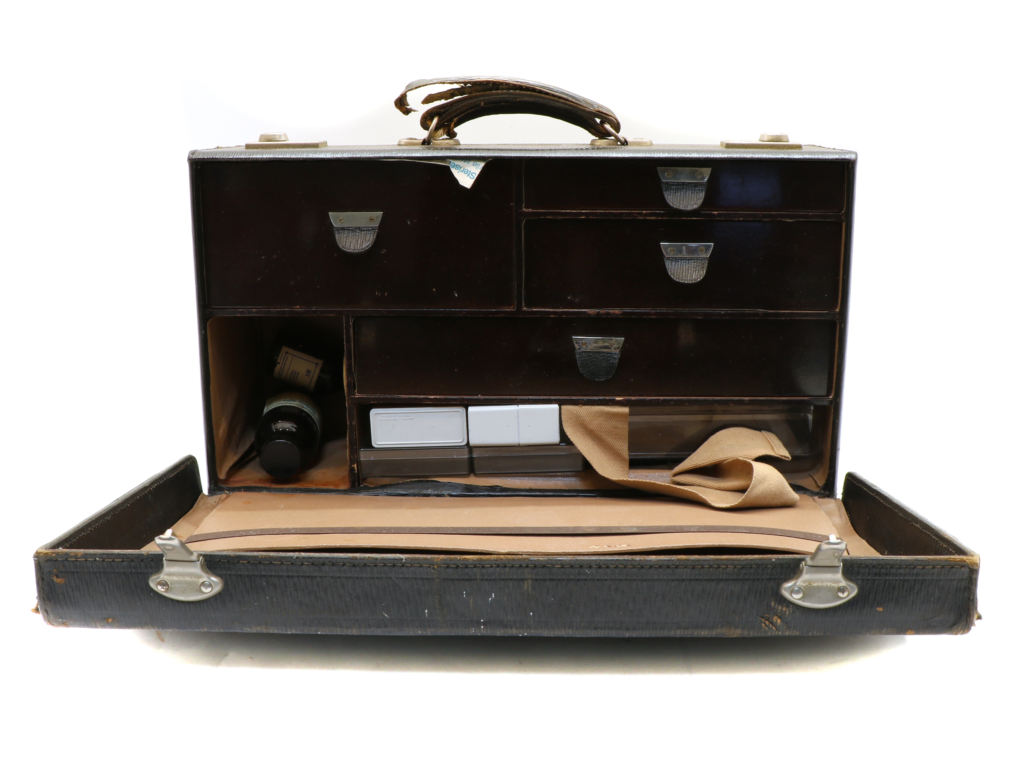 Lot 233 A doctor's leather case