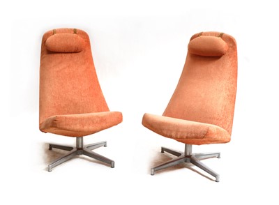 Lot 621 - A pair of 'Contourette Roto' lounge chairs
