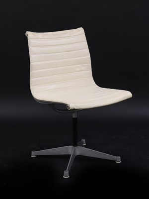 Lot 755 - A desk chair
