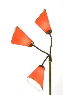 Lot 495 - A standard lamp