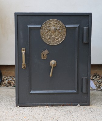 Lot 647 - A Milners patent fire resisting safe