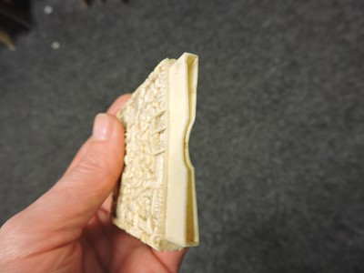 Lot 101 - A Chinese ivory card case