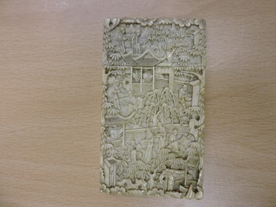 Lot 101 - A Chinese ivory card case