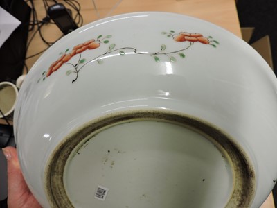 Lot 51 - A Chinese famille verte plate