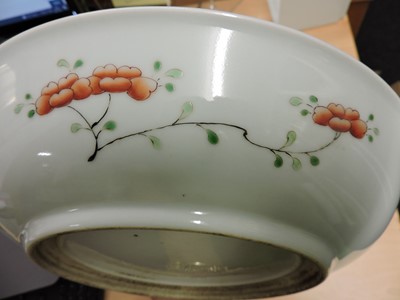Lot 51 - A Chinese famille verte plate