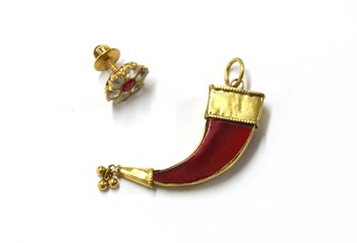 Lot 1162 - An Indian high carat gold pendant