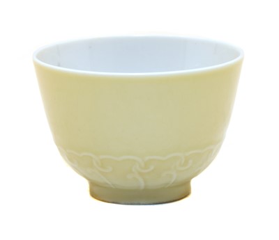 Lot 89 - A Chinese porcelain tea bowl