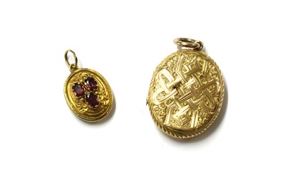Lot 1349 - A gold oval locket