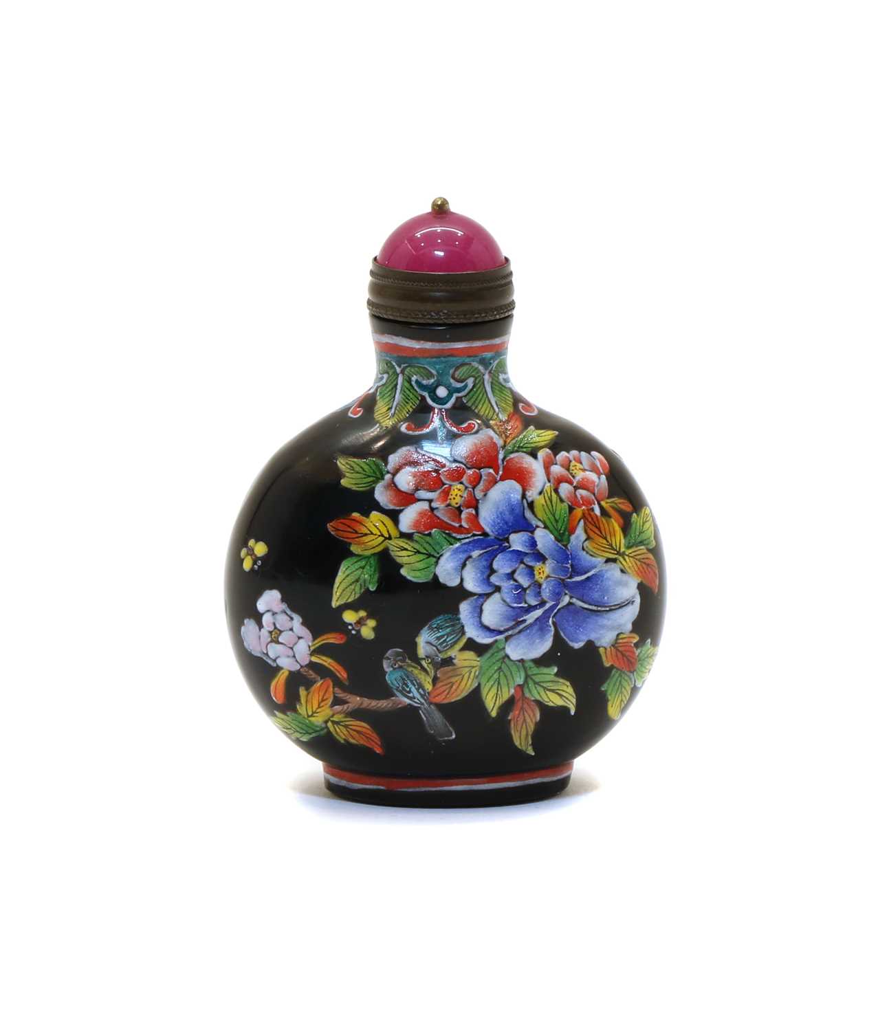 Lot 84 - A Chinese enamelled glass snuff bottle