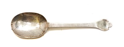 Lot 4 - A late 17th century English silver Trefid spoon