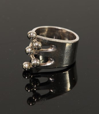 Lot 577 - A Norwegian modernist silver 'Jester' ring