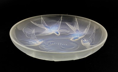 Lot 180 - A Sabino opalescent glass dish