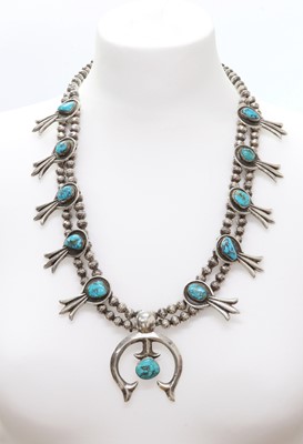 Lot 275 - A silver Navajo turquoise squash blossom necklace