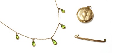 Lot 1353 - A gold peridot fringe necklace