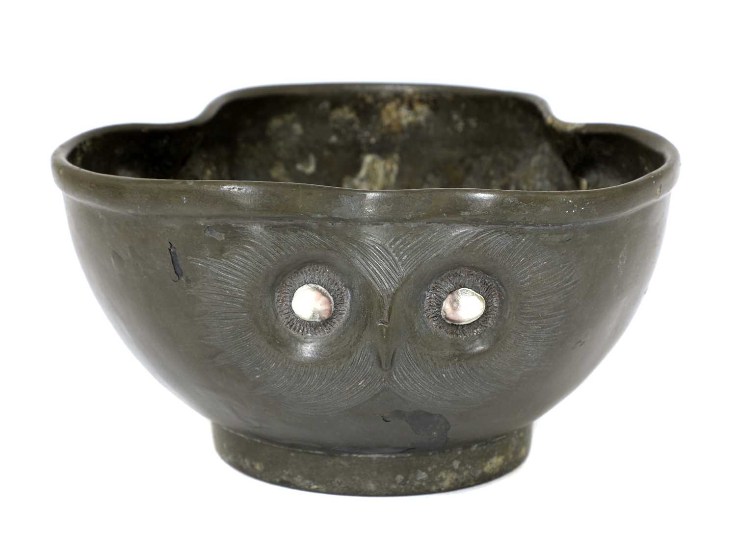 Lot 83 - An Arts and Crafts pewter 'owl' bowl