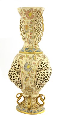 Lot 29 - A Fischer Islamic pottery vase