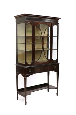 Lot 221 - An Edwardian mahogany vitrine cabinet