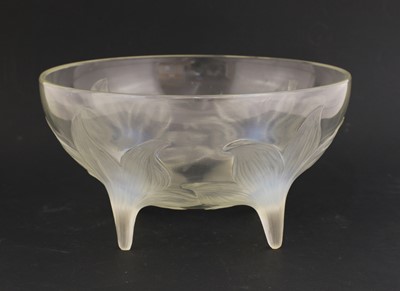 Lot 186 - A Lalique 'Lys' opalescent glass bowl