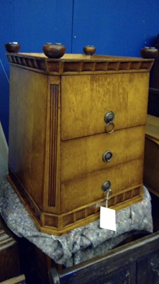 Lot 284 - A pair of burr maple and walnut bedside cabinets
