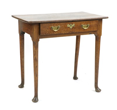 Lot 502 - An oak side table