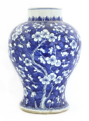Lot 26 - A Chinese blue and white vase