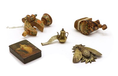 Lot 167 - Sewing accessories and a box