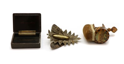 Lot 167 - Sewing accessories and a box