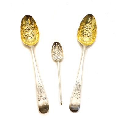 Lot 34 - A silver mote spoon