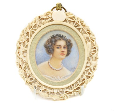 Lot 288A - An early 20th century portrait miniature