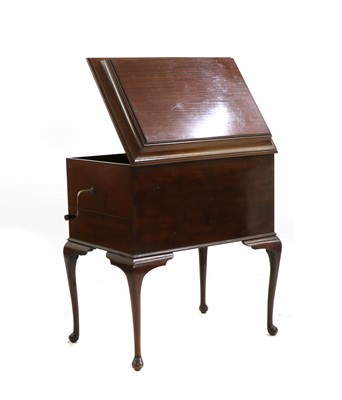 Lot 319 - A Dulcetto cabinet gramophone