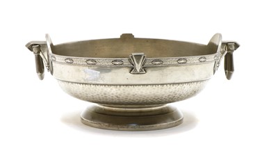 Lot 160 - An Art Deco planished pewter bowl