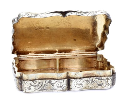 Lot 234 - A Victorian sterling silver snuff box, by Edward Smith, c.1840