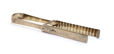 Lot 5 - A pair of George III silver asparagus tongs