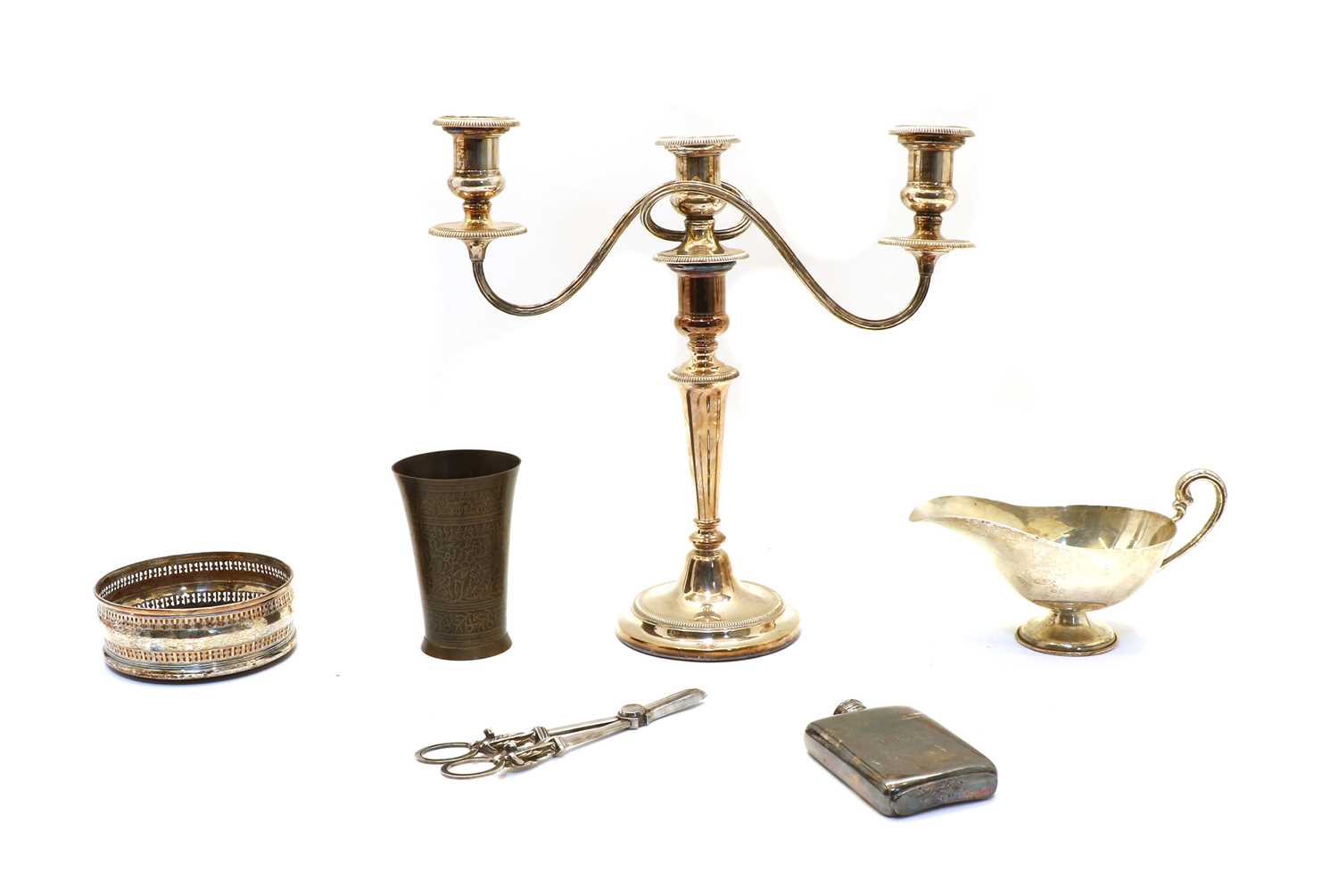Lot 69 - A collection of silver plated items