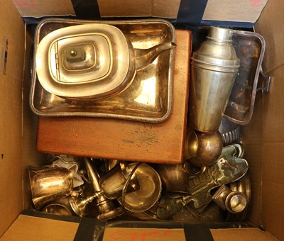 Lot 220 - A collection of silver plated items