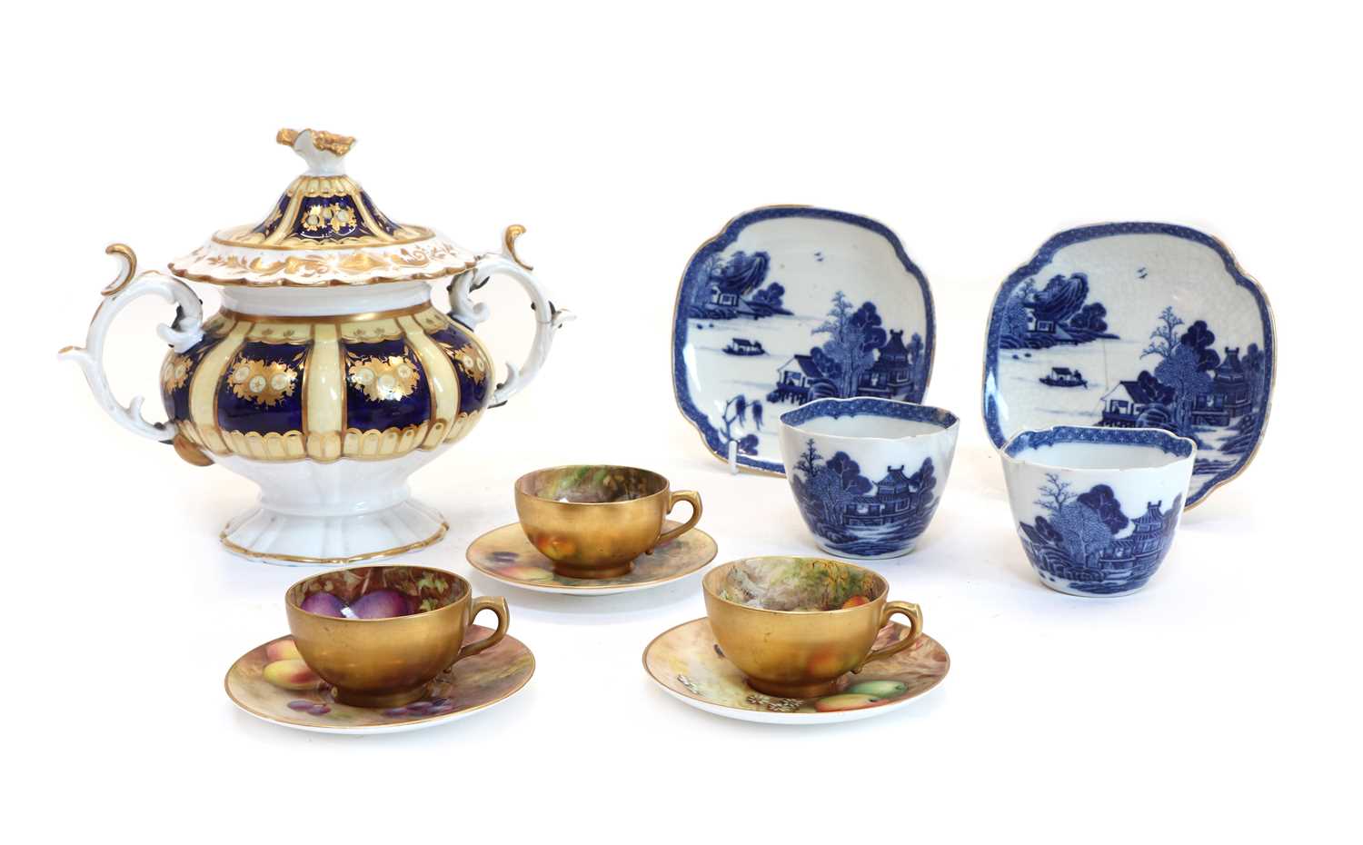 Lot 156 - Three Worcester tea cups and saucers