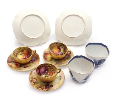 Lot 156 - Three Worcester tea cups and saucers