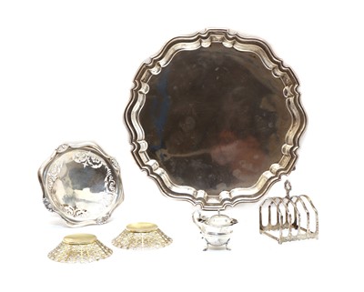 Lot 25 - A collection of silver items