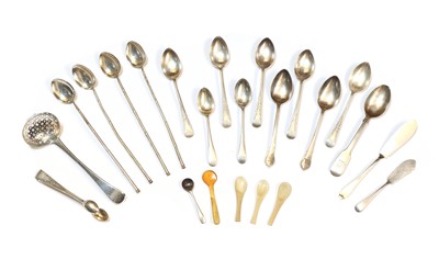 Lot 27 - A collection of silver teaspoons