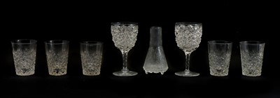 Lot 177 - A collection of glassware