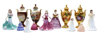 Lot 244 - A quantity of decorative ceramics