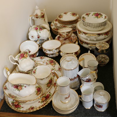 Lot 241 - A collection of assorted tea and dinner wares