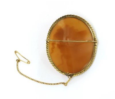 Lot 1009 - A gold mounted shell cameo brooch