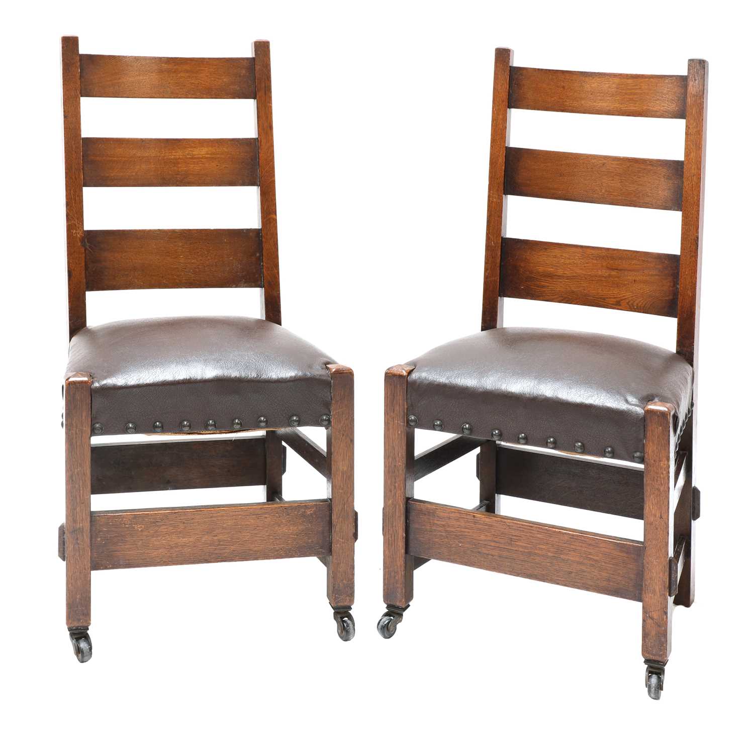 Lot 100 - A pair of American Arts and Crafts oak side chairs