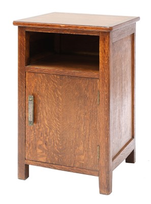Lot 331 - An Arts & Crafts oak bedside chest