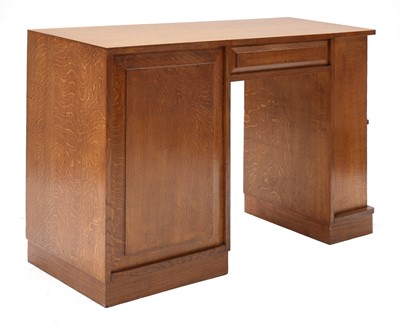 Lot 449 - An oak desk
