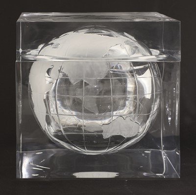 Lot 640 - A Lucite 'Globe' ice bucket