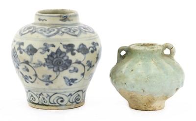 Lot 17 - A Chinese blue and white jarlet