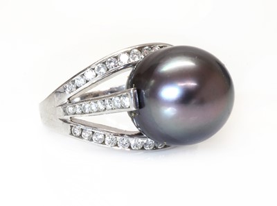Lot 254 - A white gold single stone cultured Tahitian pearl ring