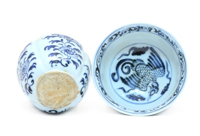 Lot 92 - A Chinese blue and white stem cup